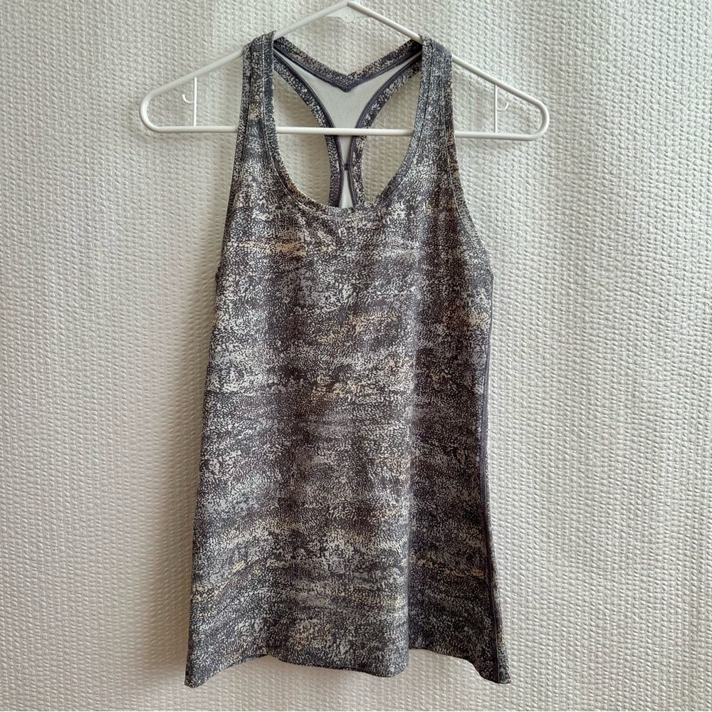 LULULEMON Cool Racerback II Nulu Tank Size 4 Frozen Vista Alpine White Multi